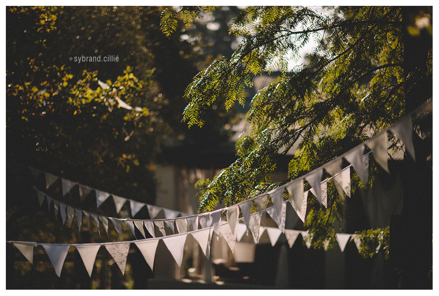 Stunning wedding at Lankloof Roses in Wellington by photographer Sybrand Cillié